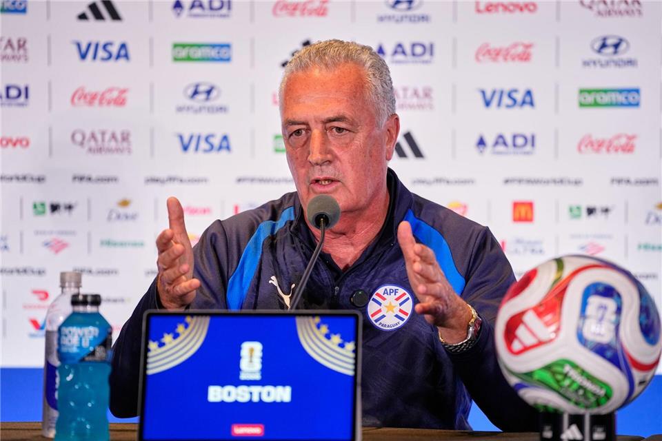 Frankreich wartet: Trainer Gustavo Alfaro will mit Paraguay für das nächste WM-Wunder sorgen. (Archivbild)Martin Meissner/AP/dpa