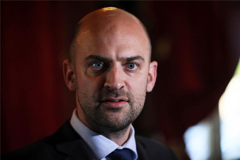 „Frankreich wird die Aufnahme des Korps der Islamischen Revolutionsgarden auf die europäische Liste der terroristischen Organisationen unterstützen“, sagt Außenminister Jean-Noel Barrot. (Archivbild)Julien de Rosa/POOL AFP/dpa