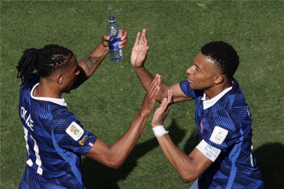 Frankreichs Beste gegen Senegal: Michael Olise (l.) und Kylian Mbappé.Adam Hunger/AP/dpa