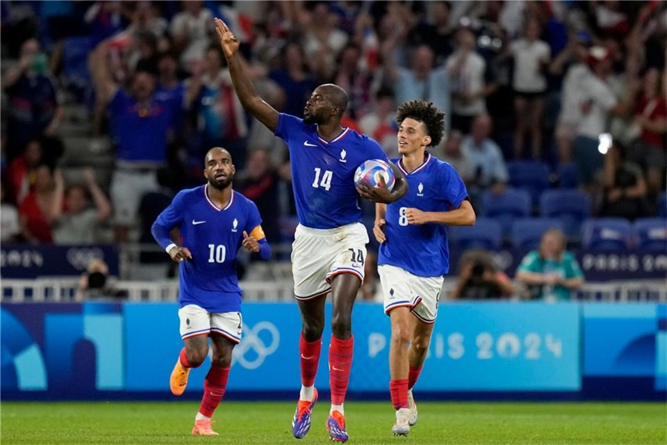 Frankreich und Spanien im olympischen Fußball-Endspiel Frankreichs Jean-Philippe Mateta (Mitte) erzielte im Halbfinale einen Doppelpack.