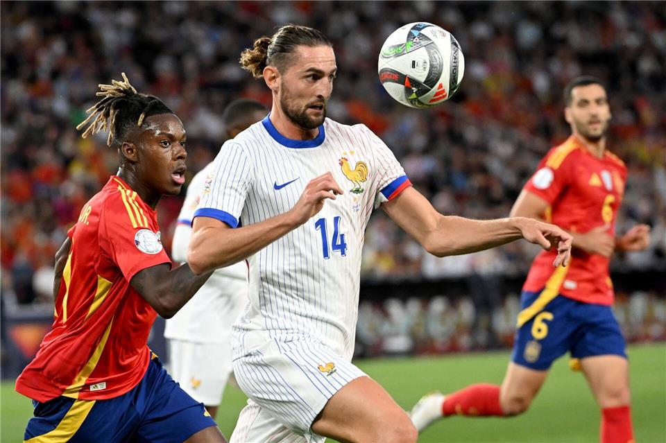 Frankreichs Nationalspieler Adrien Rabiot soll Olympique Marseille nach einer Kabinenschlägerei verlassen. (Archivbild)Marijan Murat/dpa