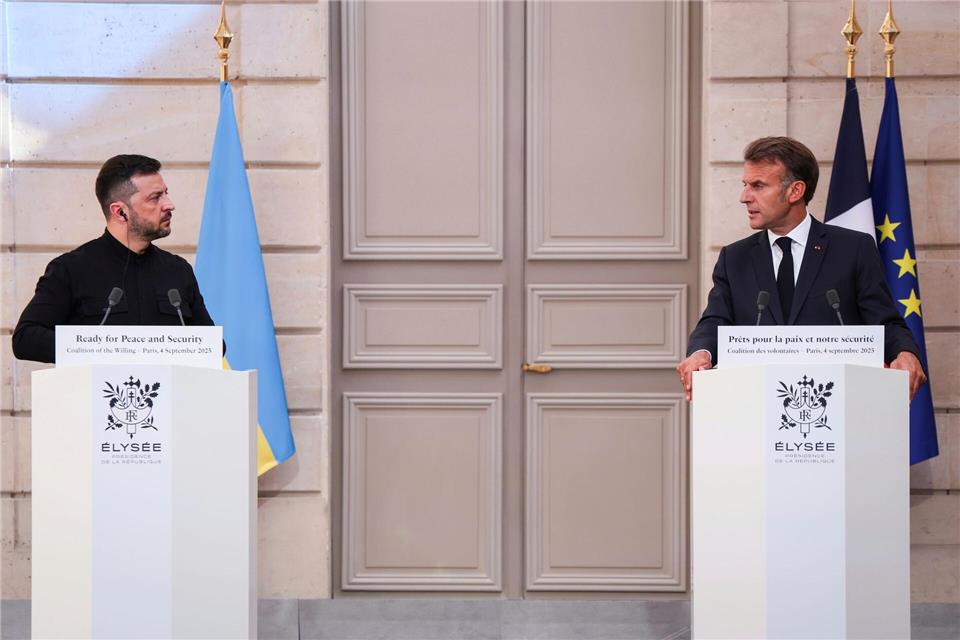 Frankreichs Präsident Macron und sein ukrainischer Kollege Selenskyj hielten eine Pressekonferenz ab.Ludovic Marin/Pool AFP/AP/dpa