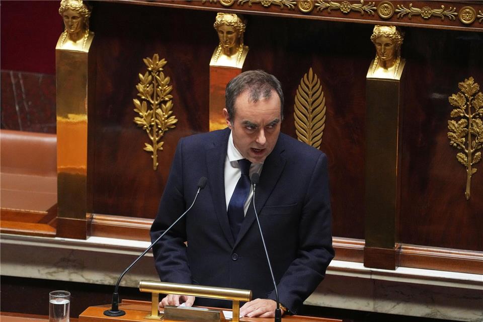 Frankreichs Premier geht in der politischen Krise auf die Opposition zu.Thibault Camus/AP/dpa