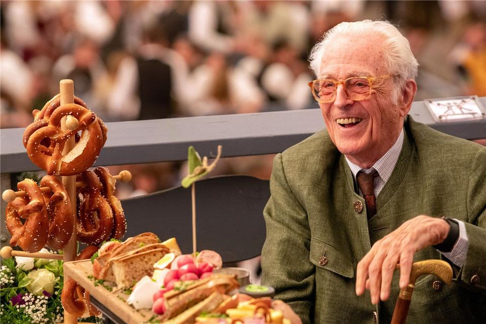 Franz Herzog von Bayern genießt die Wiesn-Stimmung.Stefan Puchner/dpa