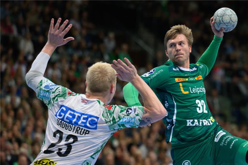 Bis 2028: Nationalspieler Semper verlängert in Leipzig Franz Semper (r) hält Leipzig die TreueHendrik Schmidt/dpa