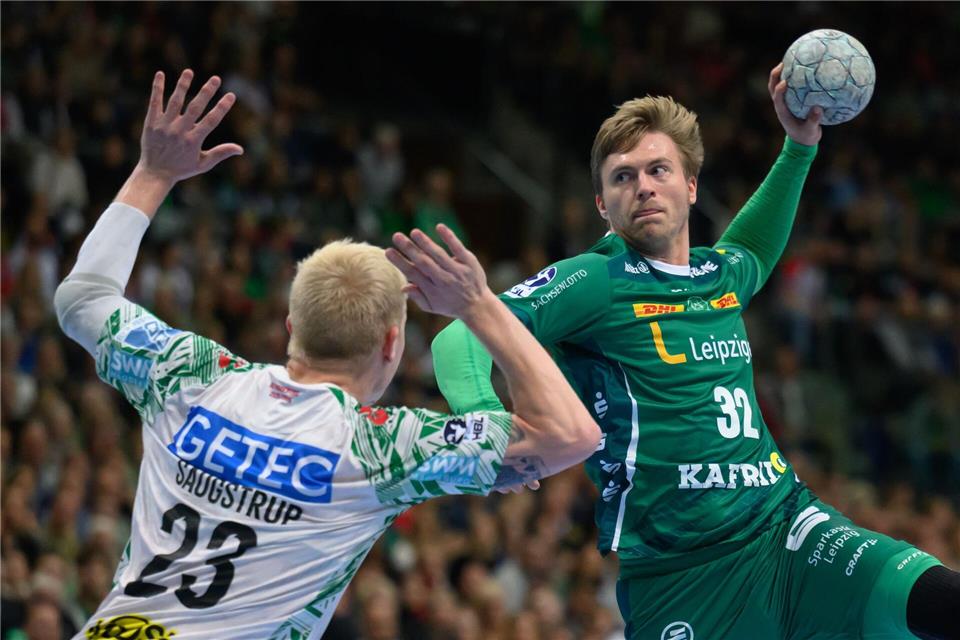 Franz Semper und die Bundesliga-Handballer des SC DHfK Leipzig feierten einen wichtigen Heimsieg gegen Erlangen. (Archivbild)Hendrik Schmidt/dpa
