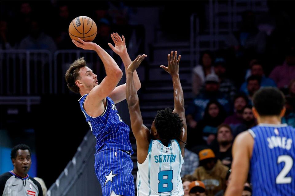 Niederlagen-Serie der Magic in NBA vorbei Franz Wagner erzielte 21 Punkte gegen die Hornets.Nell Redmond/AP/dpa
