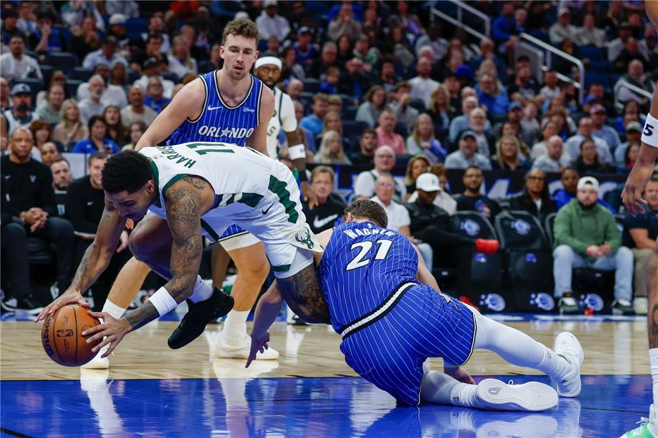 Franz Wagner (hinten) erzielte bei seinem Comeback 14 Punkte.Kevin Kolczynski/AP/dpa