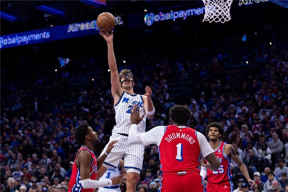 Franz Wagner und die Orlando Magic gewinnen deutlich in Philadelphia.Chris Szagola/AP/dpa