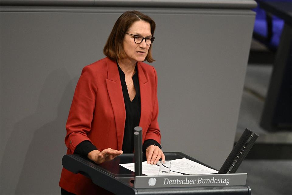 Franziska Kersten ist SPD-Bundestagsabgeordnete aus Sachsen-Anhalt. Sie sagt, sie mache sich nach den Entwicklungen der vergangenen Tage Sorgen um das Bundesland. Michael Brandt/dpa