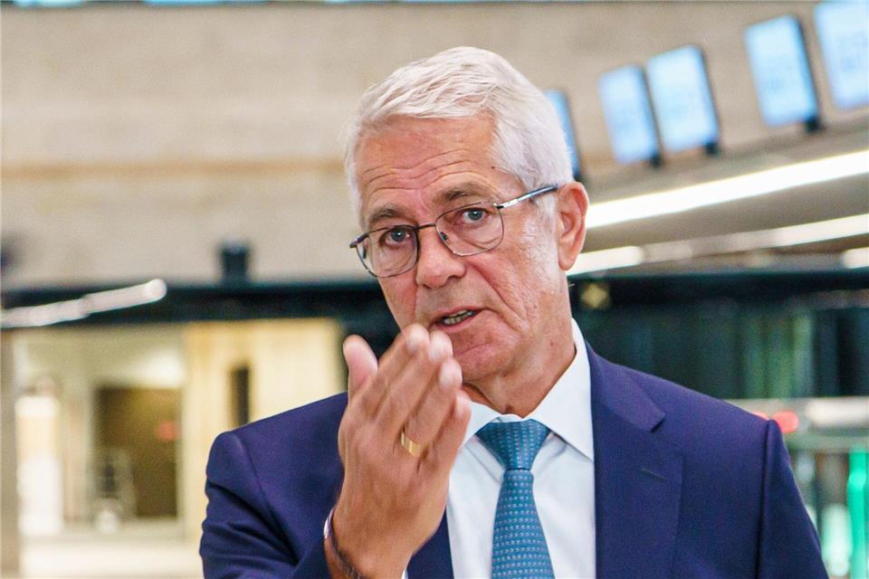 Fraport-Chef Schulte setzt auf eine sichere Kerosinversorgung. (Archivbild)Andreas Arnold/dpa