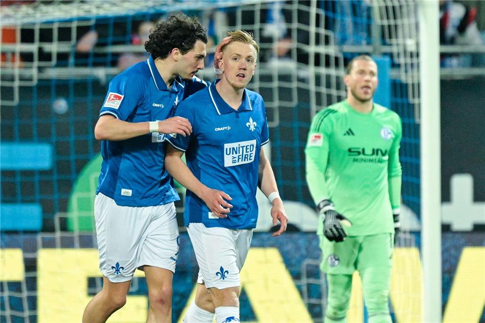 Fraser Hornby (l) und Isac Lidberg (m) haben Darmstadt 98 verlassen. (Archivbild)Uwe Anspach/dpa