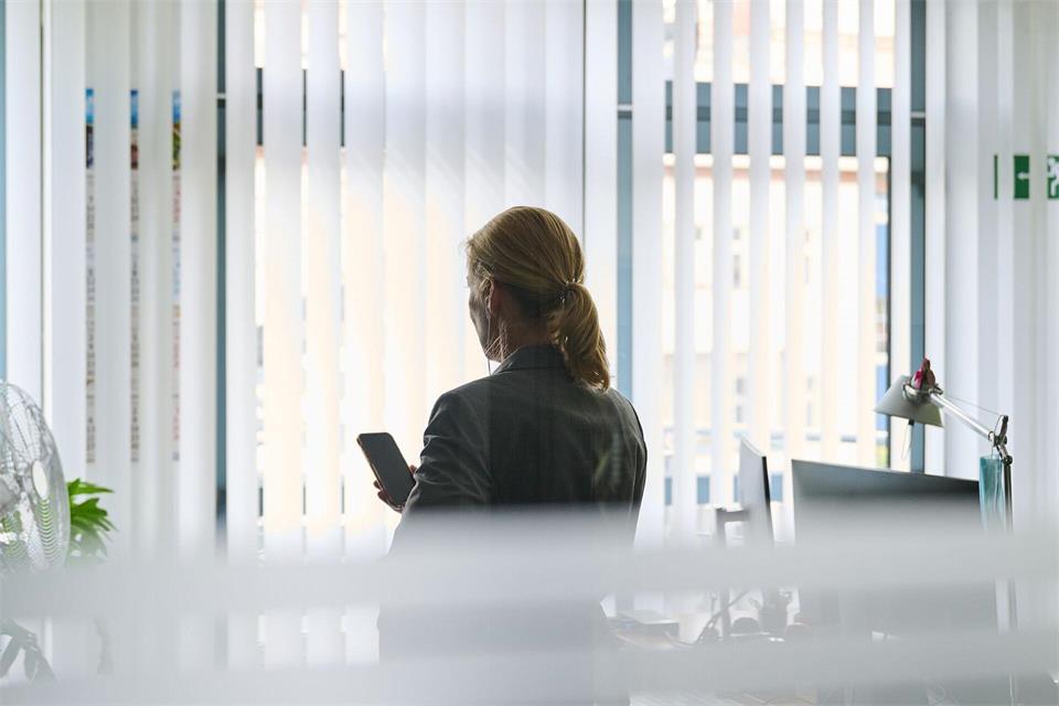 Frauen dürfen gegenüber Männern nicht benachteiligt werden. Aber was bedeutet das konkret beim Lohn?picture alliance/dpa