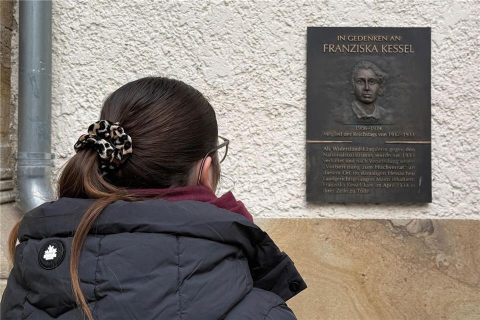 Frauen im Widerstand gegen das Nazi-Regime seien lange zu wenig beachtet worden, sagte Landtagspräsident Hering. Dafür steht auch die Gedenktafel für Franziska Kessel.Ira Schaible/dpa
