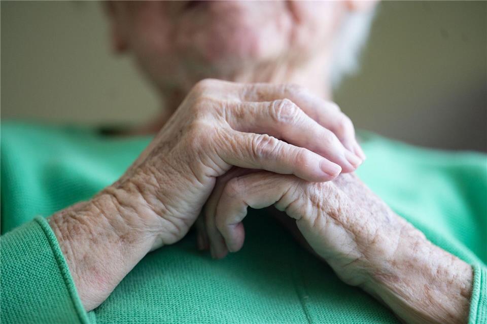 Weltweite Lebenserwartung wieder auf Vor-Covid-Niveau Frauen in Deutschland haben eine recht hohe Lebenserwartung. (Symbolbild)Marijan Murat/dpa