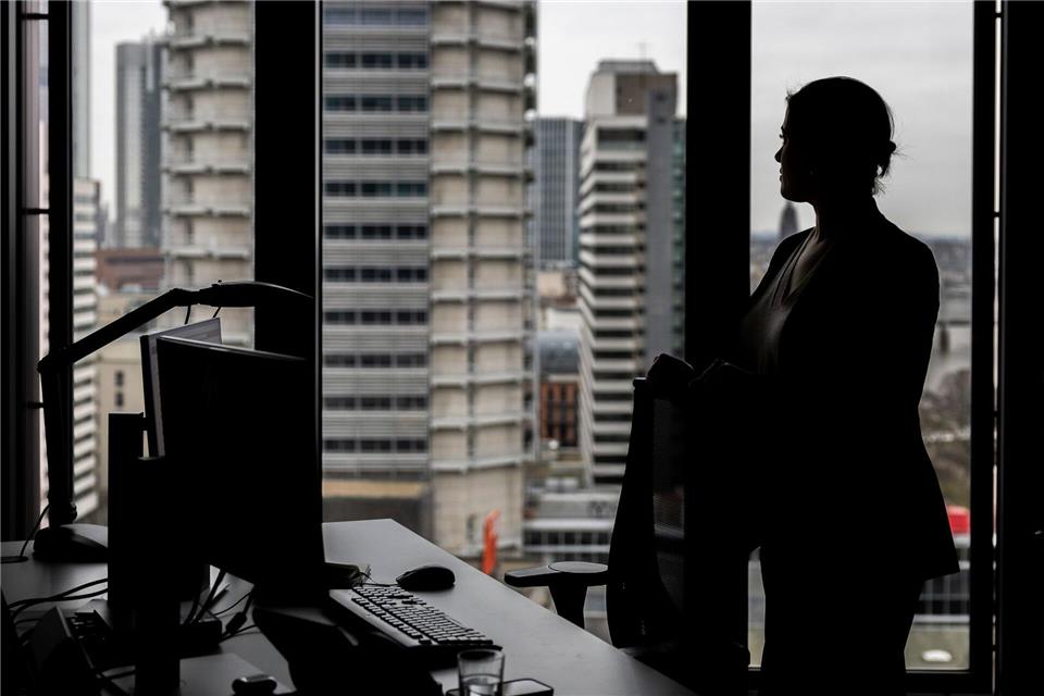 Frauen verdienen laut Statistischem Landesamt nach wie vor weniger als Männer - auch bei vergleichbarer Arbeit. (Symbolbild)picture alliance/dpa