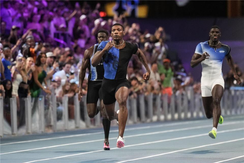 Fred Kerley gewann das 100 Meter Rennen, verfehlte den angepeilten Weltrekord aber deutlich.Jae C. Hong/AP/dpa