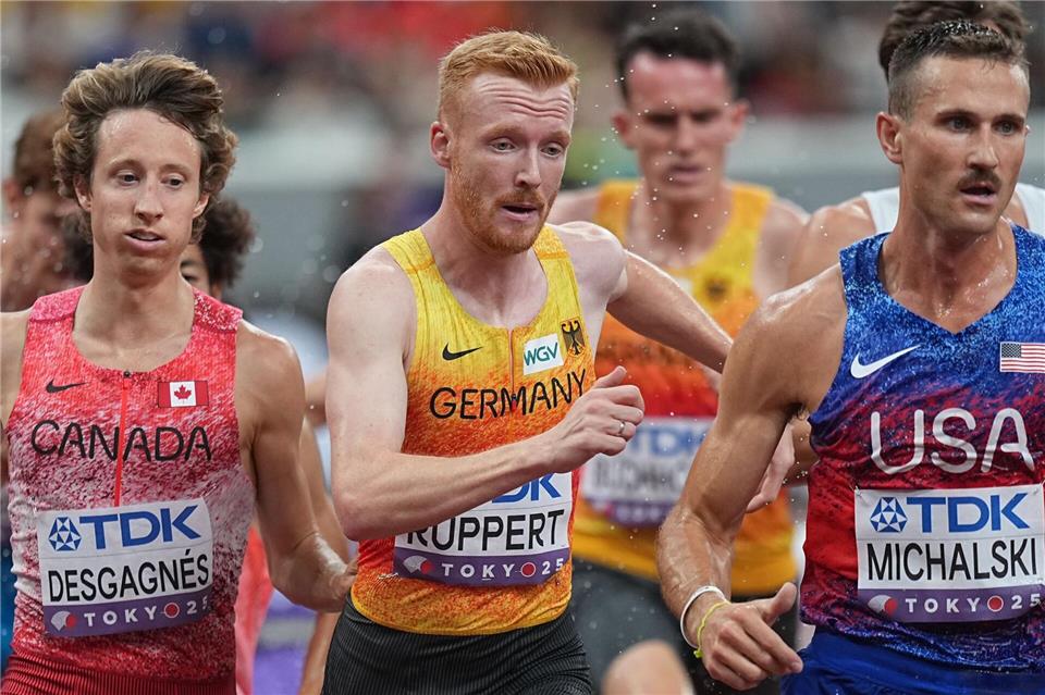 Frederik Ruppert musste sich über die 3.000 Meter Hindernis mit dem zwölften Platz zufriedengeben.Michael Kappeler/dpa