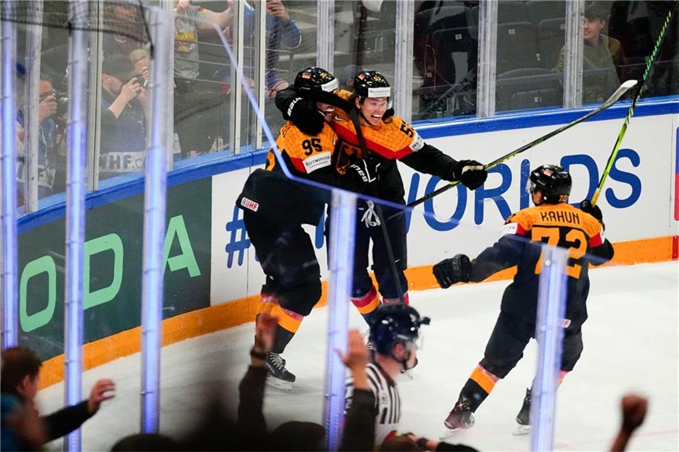 Frederik Tiffels (l) schoss Deutschland ins WM-Finale.