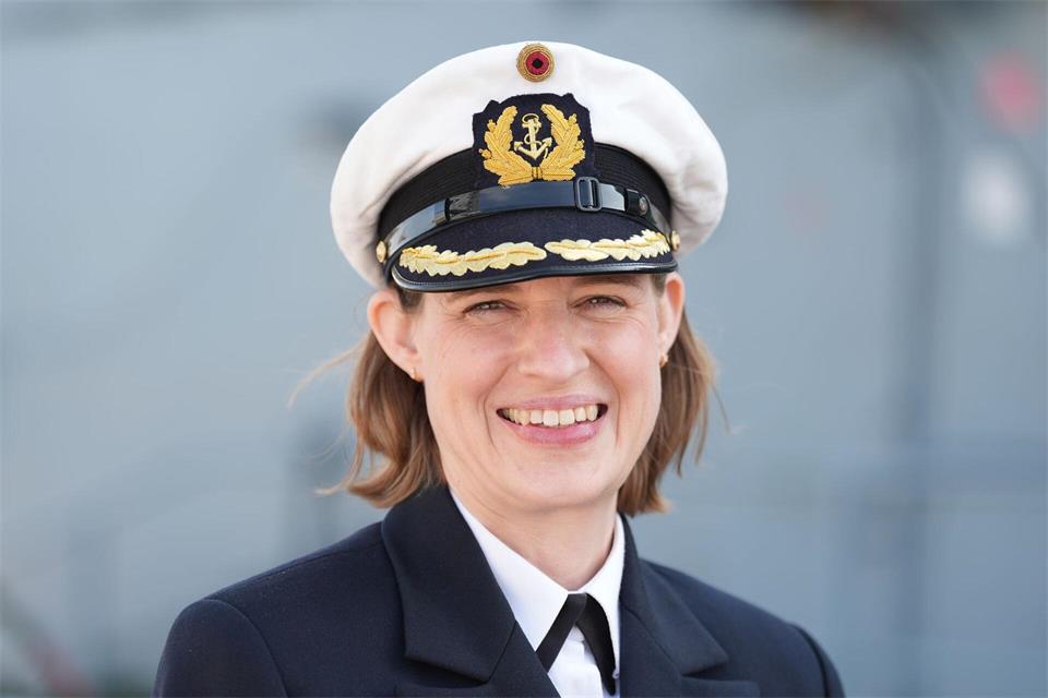 Fregattenkapitän Inka von Puttkamer, die erste Frau, die einen Kampfverband der Marine führte, übergibt nach zweieinhalb Jahren an ihren Nachfolger. (Archivbild)Marcus Brandt/dpa