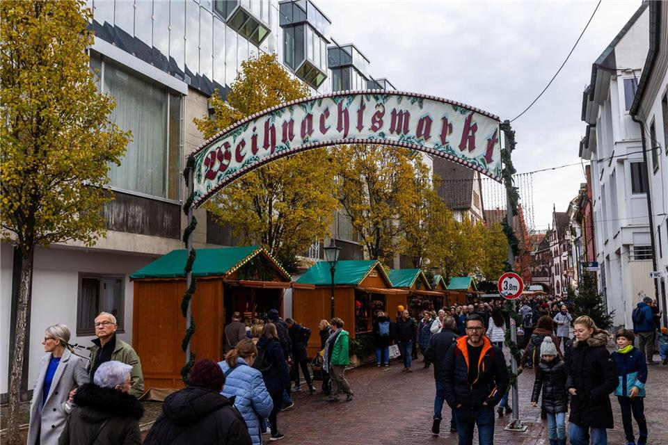 In diesen Städten wird der Glühwein etwas teurer  Freiburg ist Frühstarter unter den großen Weihnachtsmärkten. (Archivbild)Philipp von Ditfurth/dpa