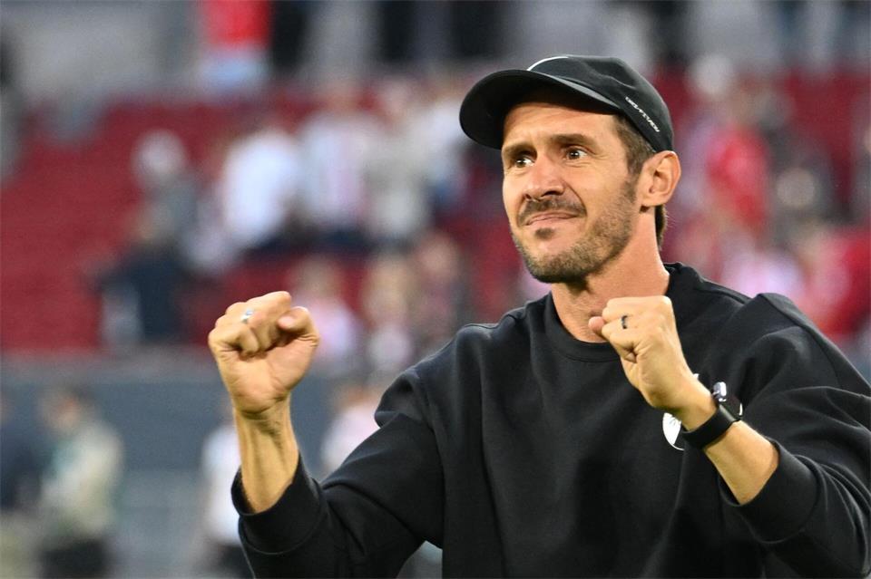 Freiburg und Trainer Julian Schuster wollen in die Ligaphase der Conference League. (Archivbild)Federico Gambarini/dpa