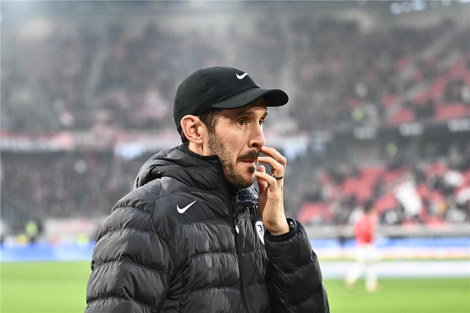 Freiburgs Coach Julian Schuster fragt sich, warum Gegner Werder Bremen den Trainer gewechselt hat. (Archivbild)Silas Stein/dpa