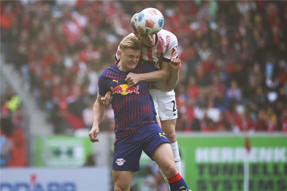 Freiburgs Matthias Ginter (oben) ist seit Wochen in Topform.Philipp von Ditfurth/dpa