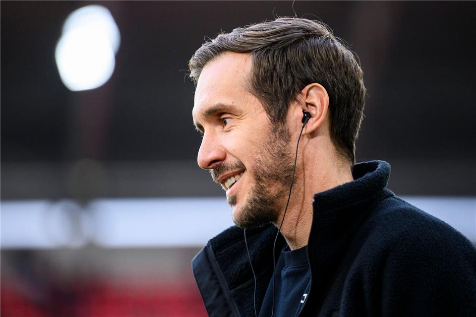 Freiburgs Trainer Julian Schuster freut sich über Jan-Niklas Beste als weitere Alternative im Kader. Tom Weller/dpa