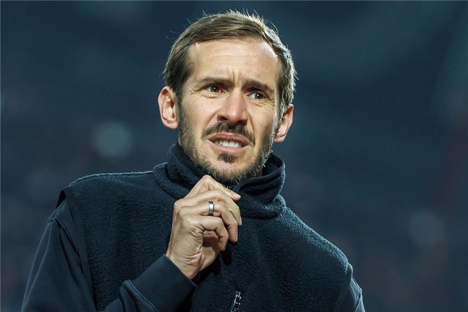 Freiburgs Trainer Julian Schuster will mit seinem Team den ersten Sieg in Dortmund seit 2001 holen.Andreas Gora/dpa