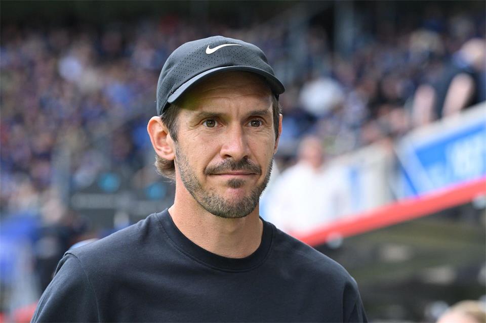 Freiburgs Trainer Julian Schuster.Swen Pförtner/dpa