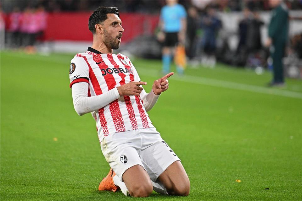Bilder des Tages  Freiburgs Vincenzo Grifo jubelt über seinen Treffer zum 2:0 beim Europa-League-Spiel.Harry Langer/dpa