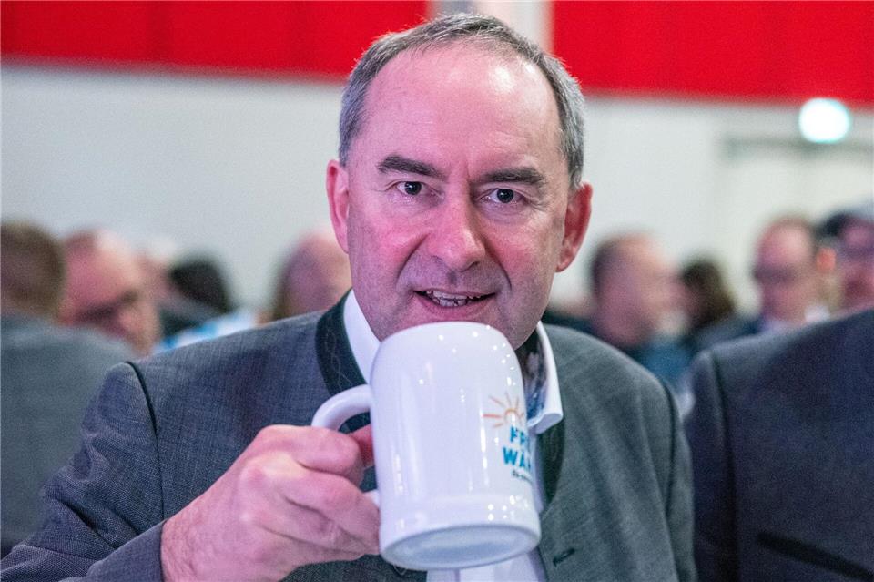 Freie-Wähler-Chef Hubert Aiwanger redet eigentlich immer frei - Redemanuskripte nutzt er praktisch nie. Armin Weigel/dpa