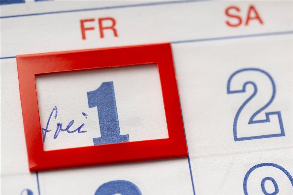 Mehrheit würde gern weniger arbeiten Freitags immer frei - eine kürzere Wochenarbeitszeit wünschen sich viele Arbeitnehmer. (Symbolbild)Hendrik Schmidt/dpa