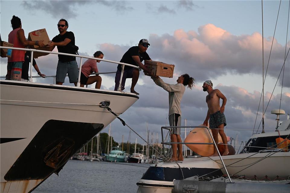 Freiwillige aus Frankreich, Deutschland und Italien wollen Hilfslieferung nach Kuba bringen und  bereiten Boote für die Abfahrt von Isla Mujeres nach Havanna vor. Carlos Matus/dpa