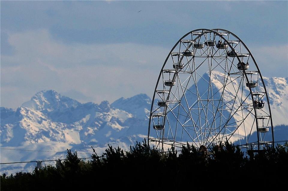 Freizeitpark mit Alpenblick - der Skyline Park. (Archivbild)Karl-Josef Hildenbrand/dpa