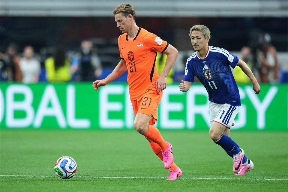Frenkie de Jong hat sich gegen Kritik aus der Heimat gewehrt. (Archivbild)Julio Cortez/AP/dpa