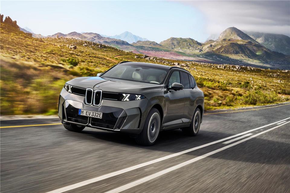 Freude am Gefahrenwerden? Auch BMW bietet ab kommenden Jahr im neuen X5 weitere Assistenzsysteme an, die den Fahrer unterstützen, aber nicht aus der Verantwortung lassen.Uwe Fischer/BMW AG/dpa-tmn