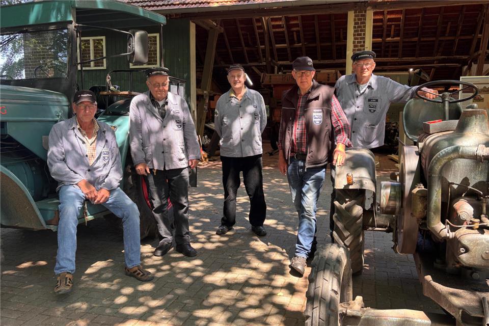 Freuen sich auf das Fest zum 35-jährigen Bestehen (v.l.): Jupp Schüttert, Dagobert Holtwick, Heinrich "Hexe" Hovermann, Heinrich Wellermann und Alfons Flasche vor dem Doskerschoppen.