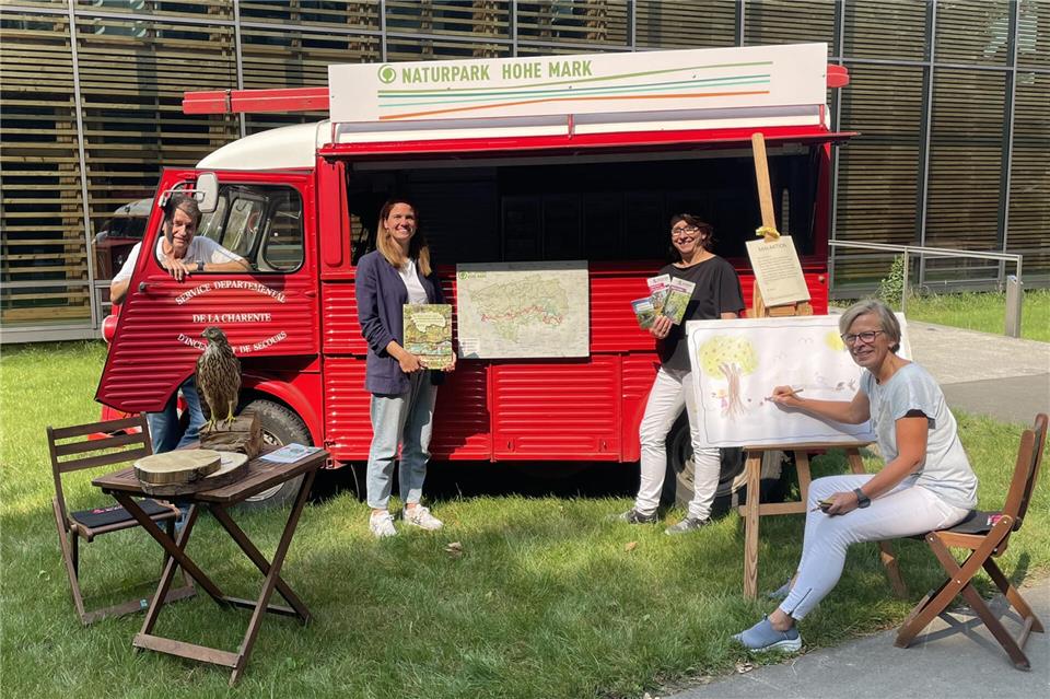 Freuen sich auf viele Besucher: Uwe Groß, Marianne Teltrop und Dagmar Beckmann vom Naturpark Hohe Mark sowie Lisa Wissing (2.v.l) von der Tourist Info Raesfeld.