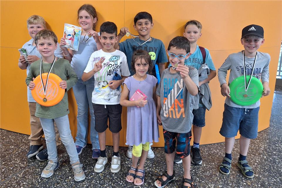 Freuen sich über Medaillen und Sachpreise: die erfolgreichen Nachwuchsspieler aus Raesfeld.