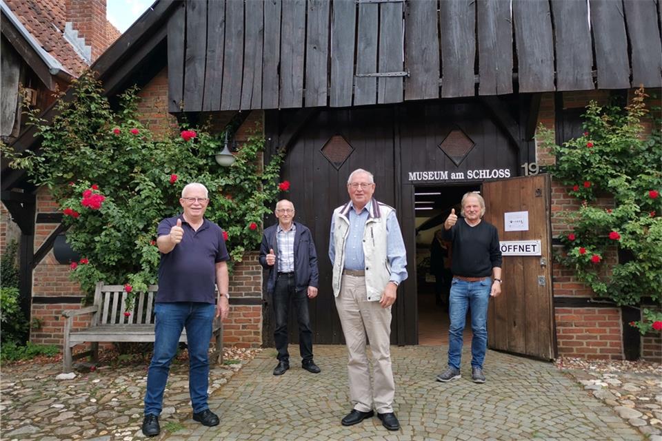Freuen sich über das erste Treffen nach langer Pause (v. li.): Karl-Heinz Tünte, Johannes Schulte-Terhart, Josef Kappe und Helmut Hater.