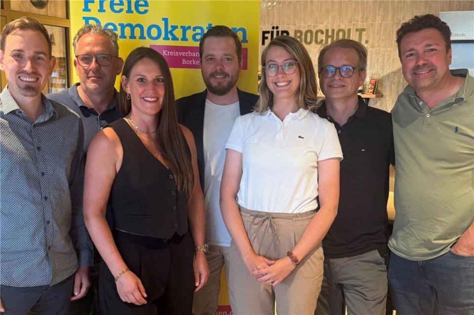 Freuen sich über den Neustart der FDP Bocholt: Kevin Eising, Christoph Kömpel, Julia Kaspar, Christoph Heisterkamp, Lara Ebbert, Guido Schulz und Christian Mangen. (von links nach rechts).