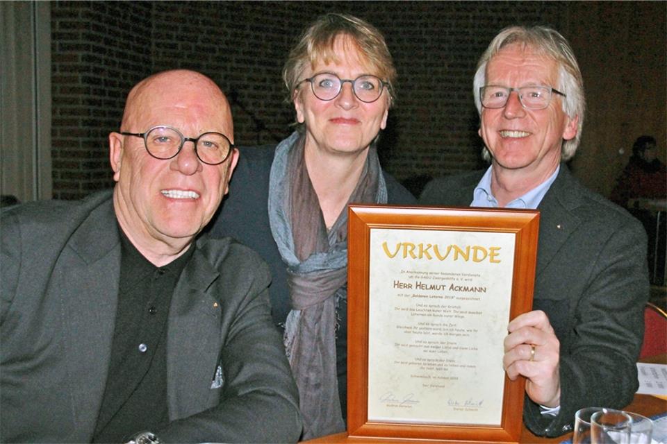 Freuen sich über die Auszeichnung (v.l.): Helmut Ackmann, Ute Proff und Klaus Friedrich vom Rotary Club Lippe-Issel. 