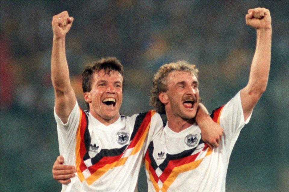 Freunde und Teamkollegen: Matthäus und Völler (r) feiern den WM-Titel.Martina Hellmann/dpa