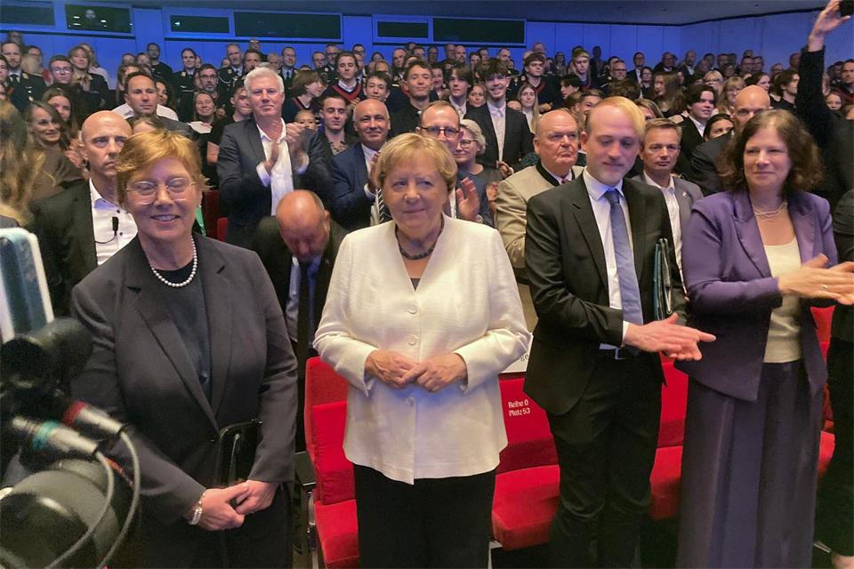 Freundlicher Empfang für Altbundeskanzlerin Merkel in Kiel.Sönke Möhl/dpa
