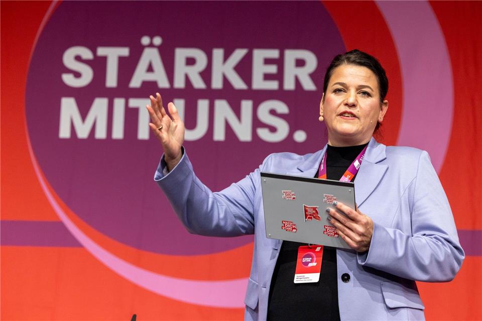 Freut sich auf die kommende Amtszeit: Die wiedergewählte DGB-Bezirksvorsitzende Susanne Wingertszahn.Helmut Fricke/dpa