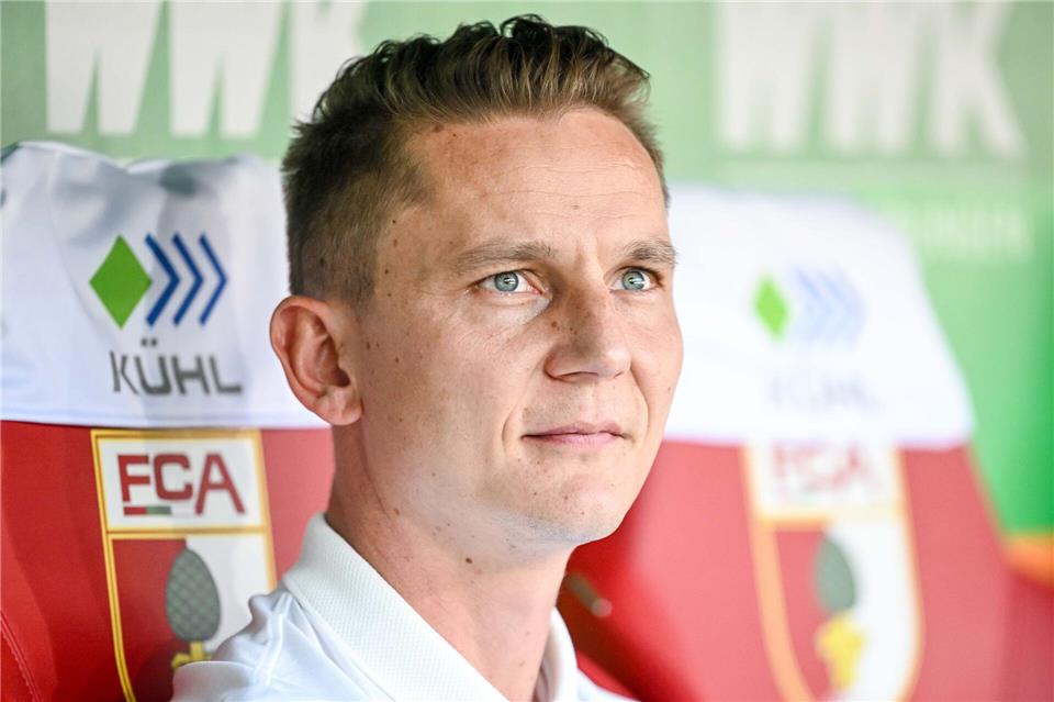 Freut sich auf einen Neuzugang aus Finnland: Mainz-Sportdirektor Niko Bungert. (Archivbild)Harry Langer/dpa