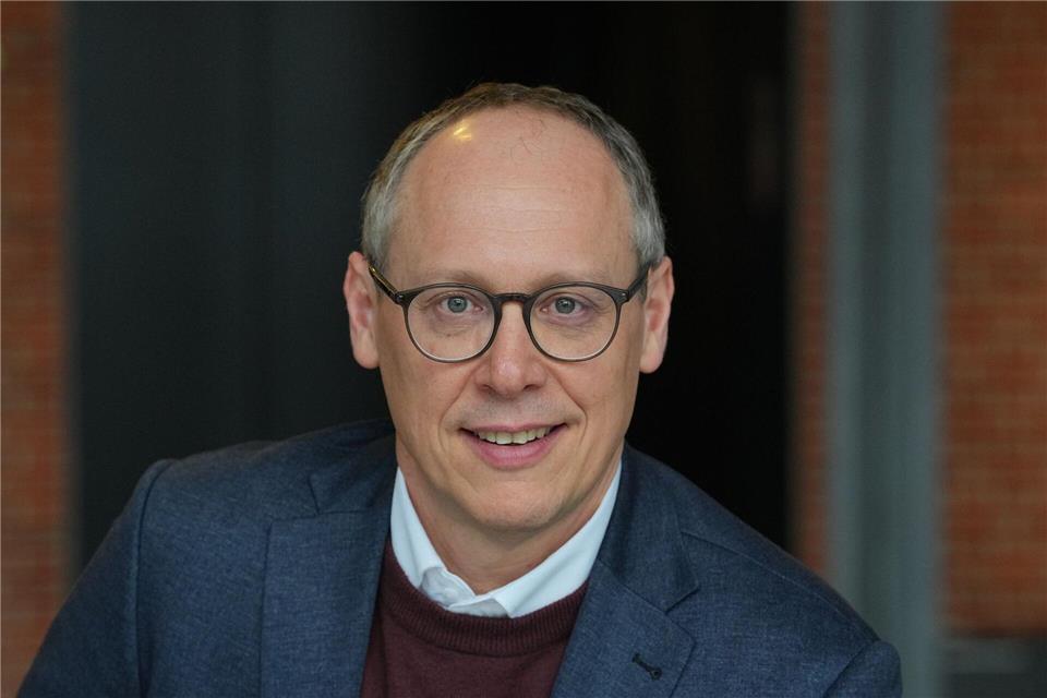 Freut sich über die große Ticket-Nachfrage für die Heim-WM 2027: DHB-Vorstandschef Mark Schober. (Archivbild)Soeren Stache/dpa