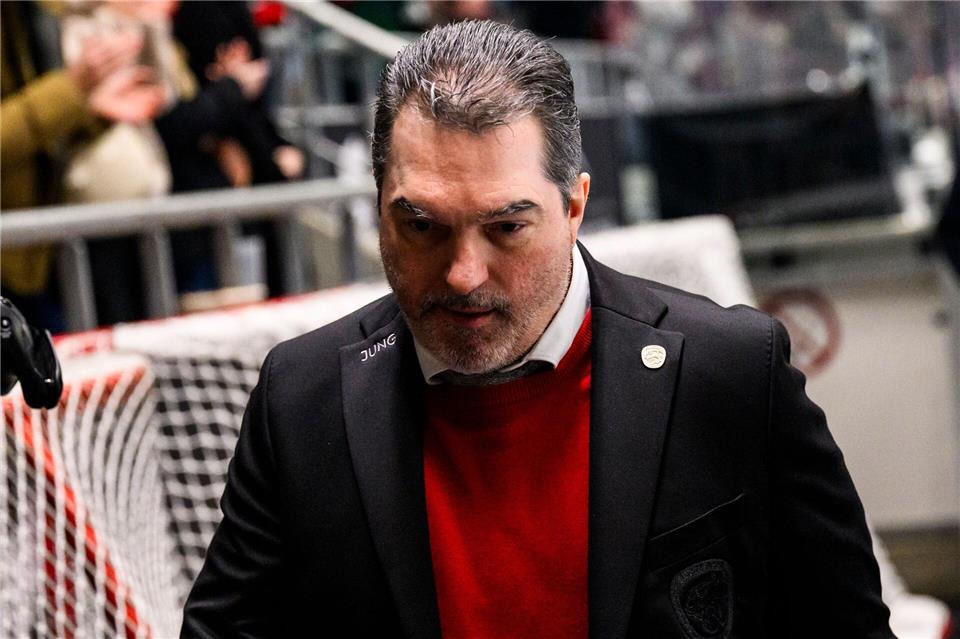 Augsburger Panther verpflichten Talent Freut sich über einen Zugang: Sportdirektor Larry Mitchell.Tom Weller/dpa